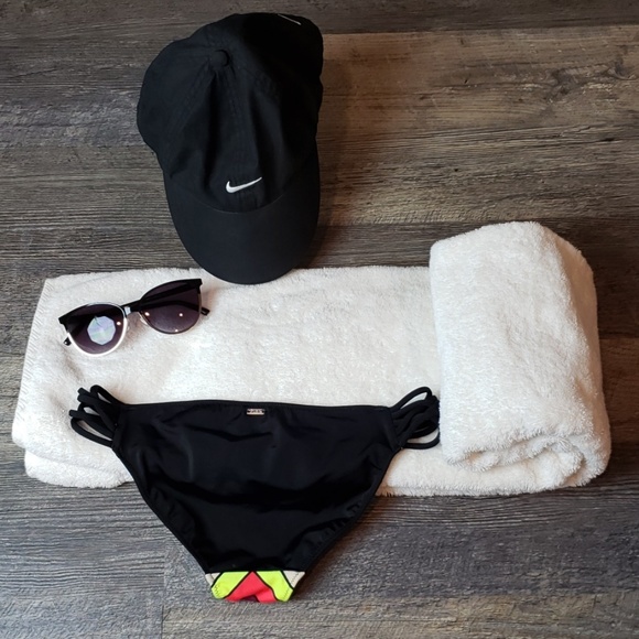 Pink Bikini Bottom - Picture 2 of 4